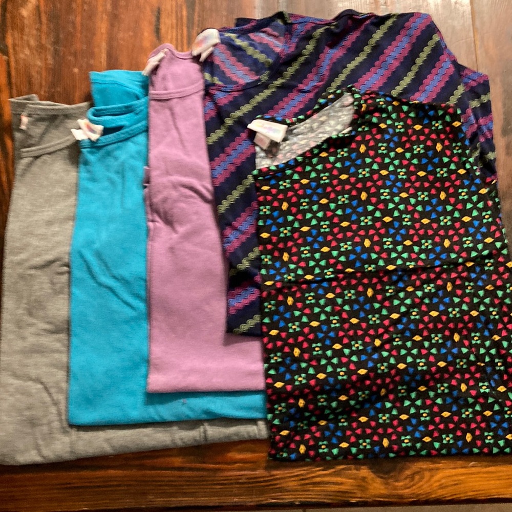 🎉3 for $15 on items $10 or less    
LulaRoe lot of 5 Irma tunics